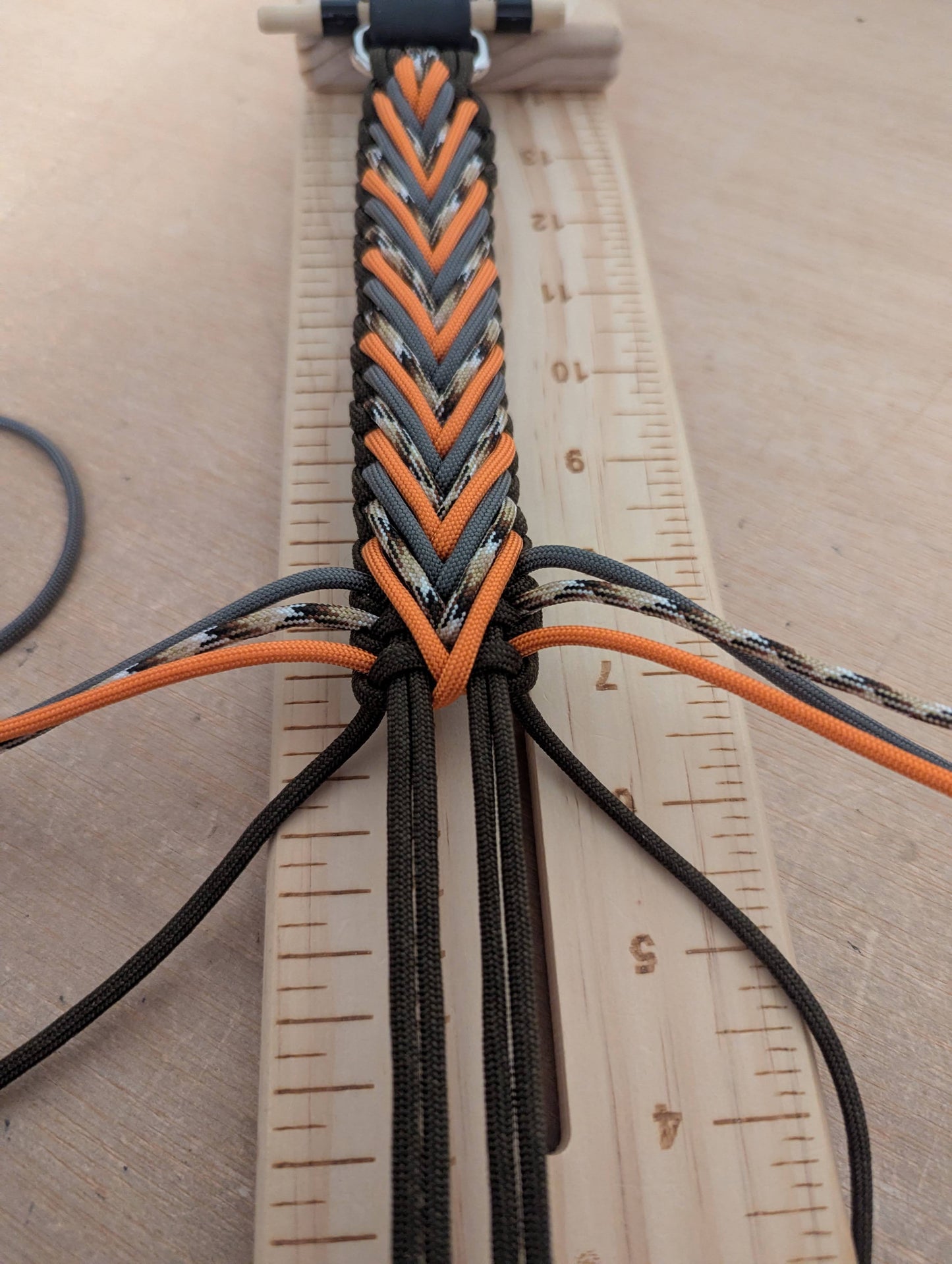 Adjustable Collar: 3 Color Pattern